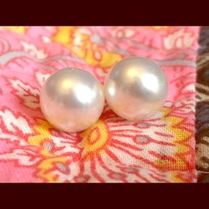 Pearl earrings