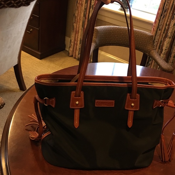 Brand New Dooney & Bourke Purse - Picture 1 of 4