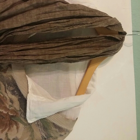 Top - Picture 2 of 2