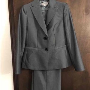 Le Suit Women's Pant Suit