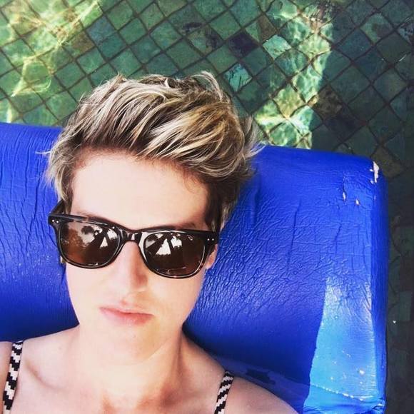 Meet your Posher, Melanie - Picture 1 of 1