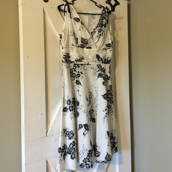 Worn once black and white dress