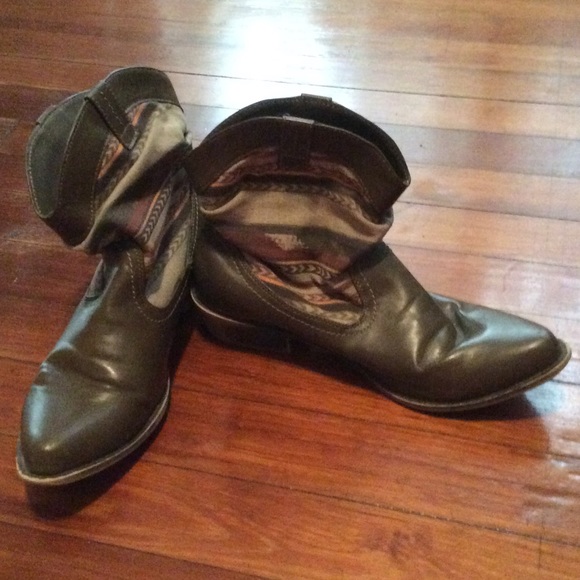Union Bay Booties SOLD - Picture 1 of 4