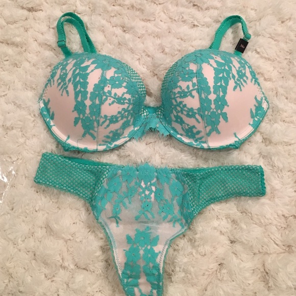 Reduced 🎉 NWT Victoria's Secret Bra + Panty Set