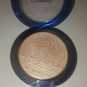 MAC Magic of the Night Oh Darling Highlighter