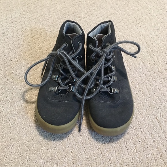 Carbon and brown GAP boots