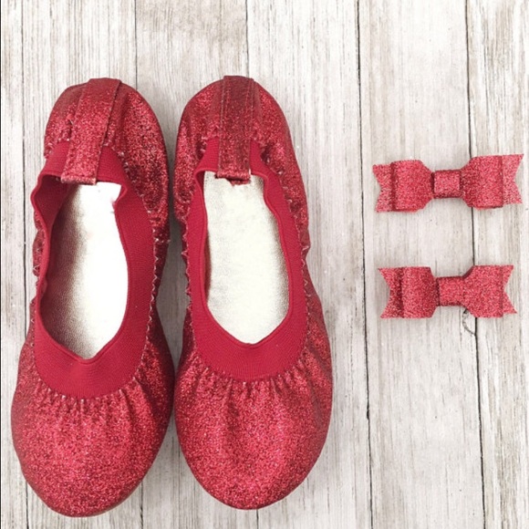 Red glitter shoe with matching hair clips