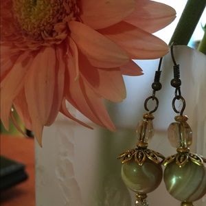 Earrings with nude bead and gold flower beadcap