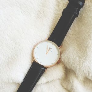 Daniel Wellington inspired watch.