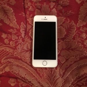 💃🏻   ( I PHONE 5s. )  BLK. IN PERFECT CONDITION