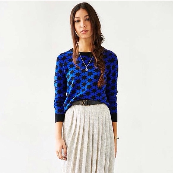 ✨PM EDITOR SHARED✨Urban Outfitters star sweater - Picture 2 of 3