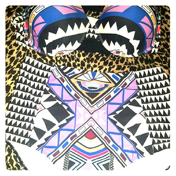 2 piece swimsuit - Picture 1 of 3