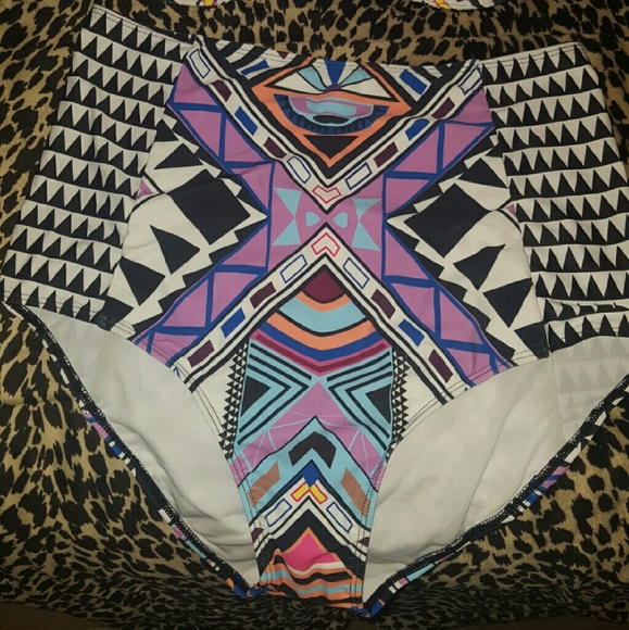 2 piece swimsuit - Picture 3 of 3