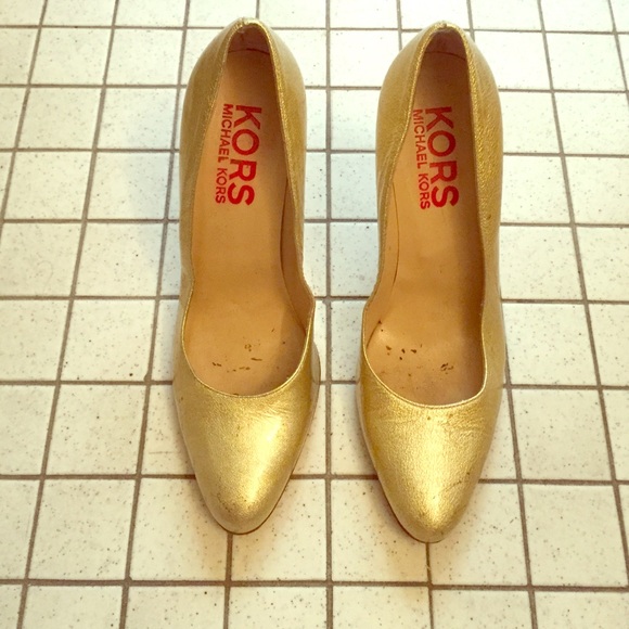 Michael Kors size 8 gold heels