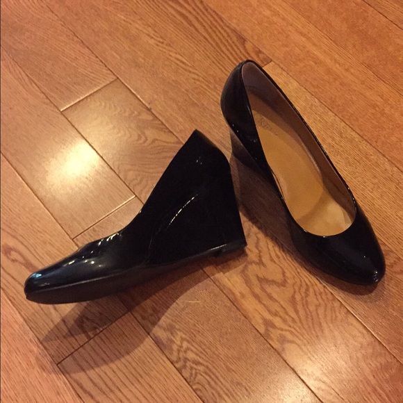 Like new j crew black patent wedges