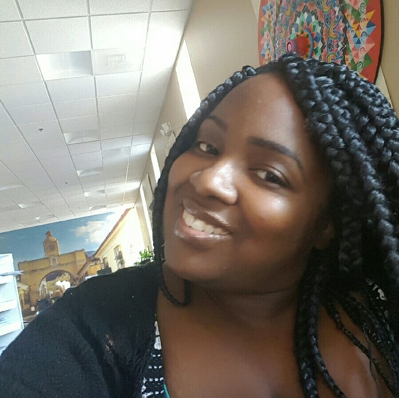 Meet your Posher, Rica - Picture 2 of 2