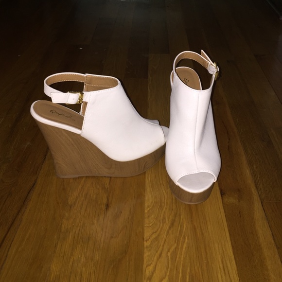 Super cute white wedges