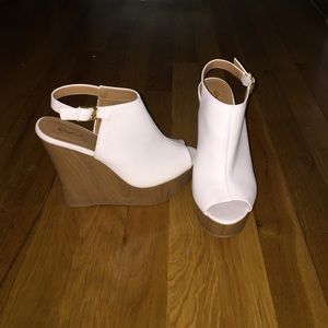 Super cute white wedges