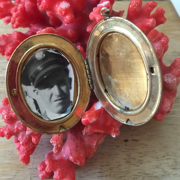 Vintage locket pendent - Picture 2 of 4