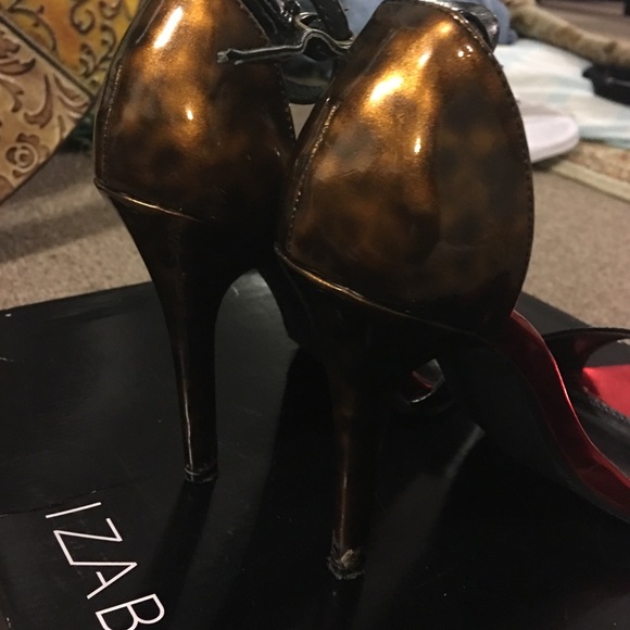 Strappy heel by shoe dazzle . Size 6.5 - Picture 3 of 4