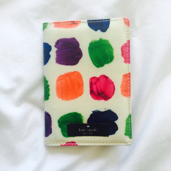 GET IT NOW ✨ Kate spade | passport holder