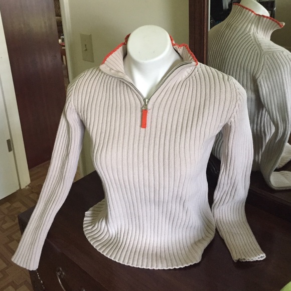 Gap sweater