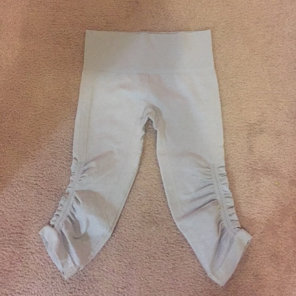 Lululemon in the flow crop 4