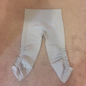 Lululemon in the flow crop 4