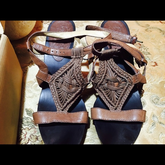 Beautiful Women Sandals! Worn only twice! Like new