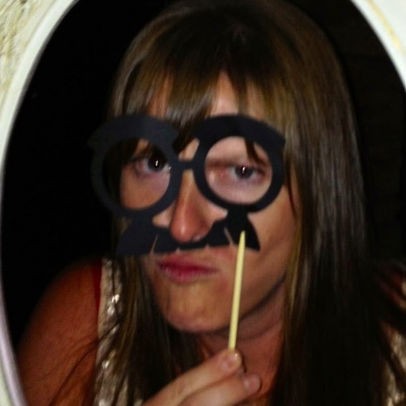 Meet your Posher, Leigh - Picture 2 of 2