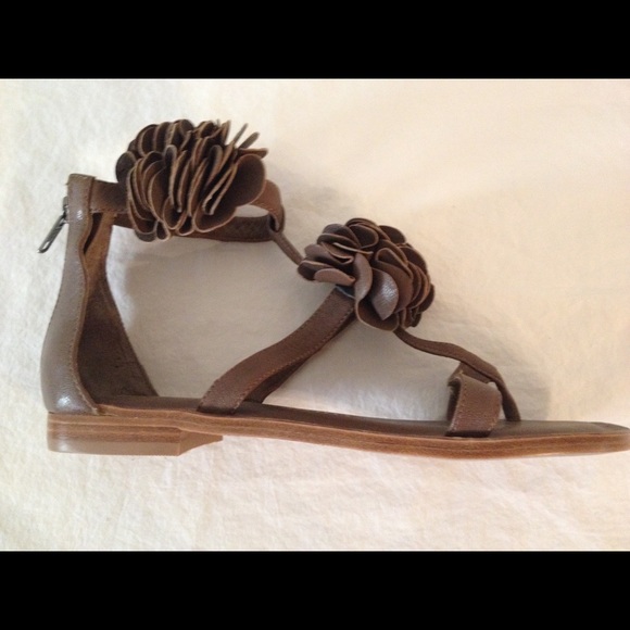 Juicy couture sandal size 7