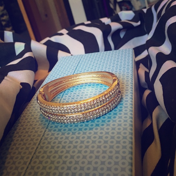 Gold diamond bangle