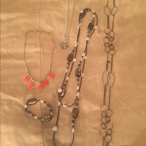 Jewelry - Necklaces and bracelet