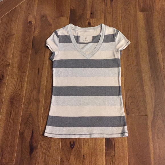 Women's Gap V neck tee. Gray stripes