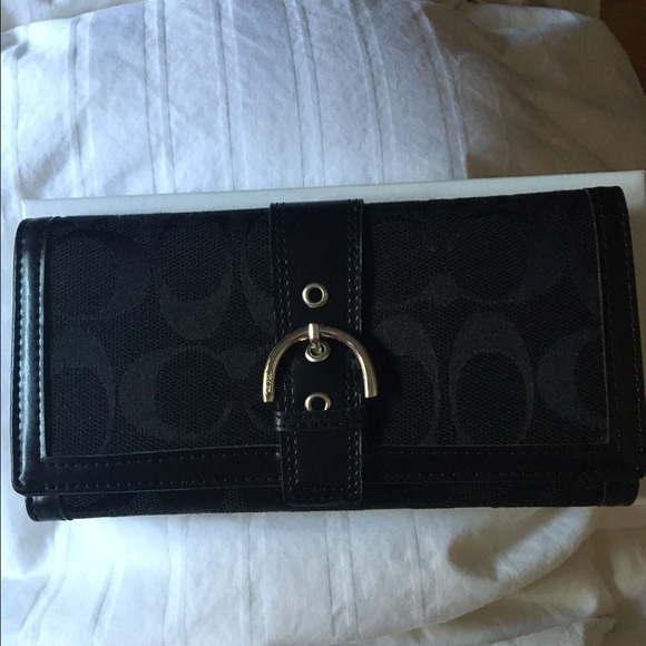 Coach wallet- Great condition!
