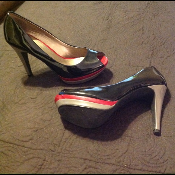 Peeptoe Pump with Two-color Platform - Picture 2 of 4