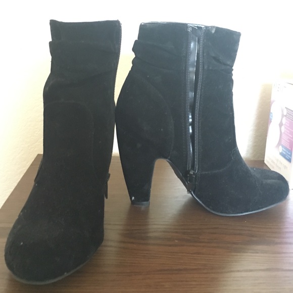 Slouchy black ankle booties with chunky heel