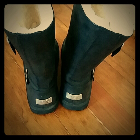 Size 9 leather Ugg boots