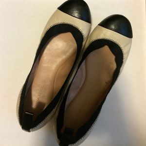 Banana republic black and off white leather flats