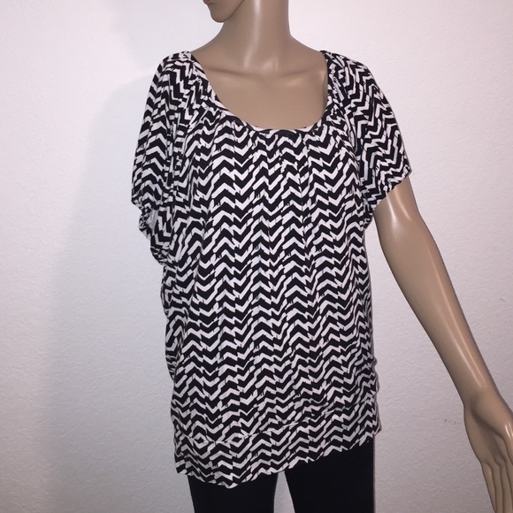 $Sold$ Short sleeve round neck top with banded waist.