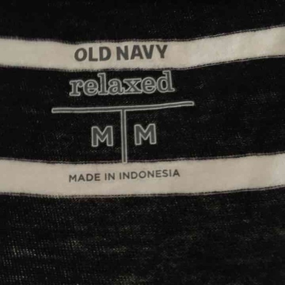 Old navy boyfriend t - Picture 2 of 2