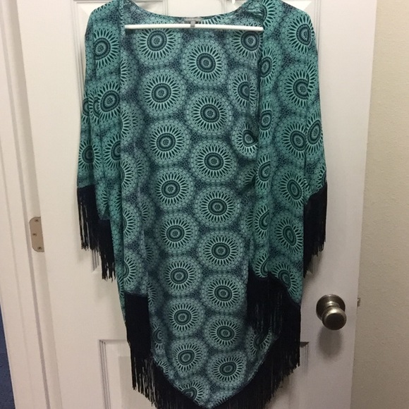 Charlotte Russe Other - Fringe detail kimono