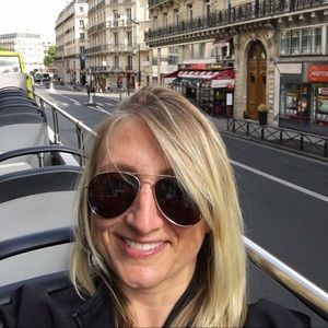 Meet your Posher, Laurie