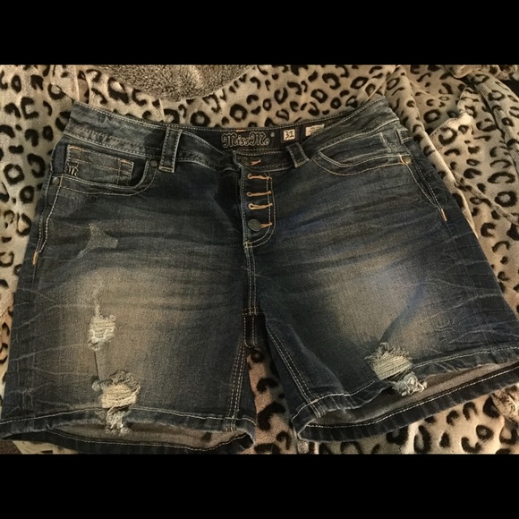 Miss Me button fly jean shorts. EUC