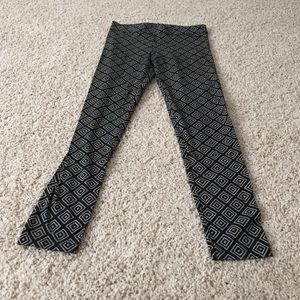 VS PINK! Black and white leggings.