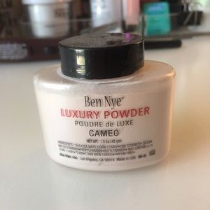 Ben nye powder