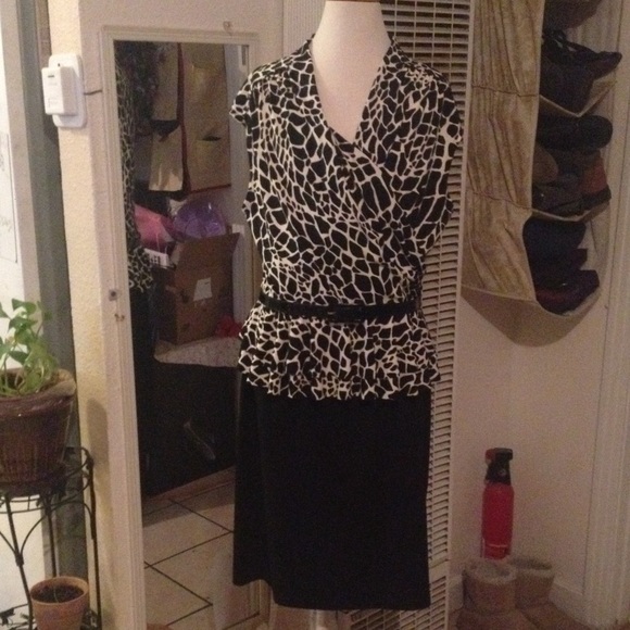 Beautiful peplum Dress - Picture 2 of 4