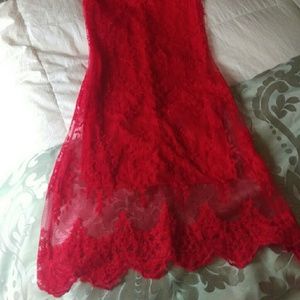 Beautiful red lace sheath evening / formal gown