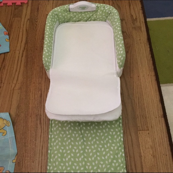 Co sleeper bed, in great condition.