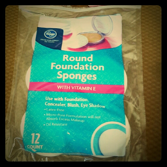 Round foundation sponges - Picture 1 of 3